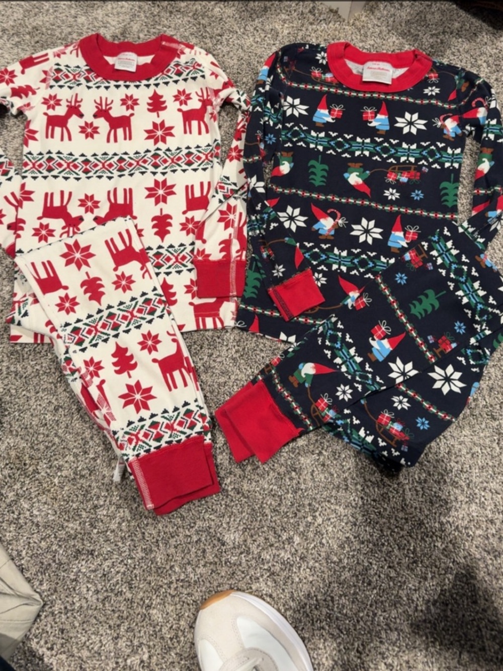 Hanna Andersson Kids Holiday Pajama Set - Red & Navy with Green Accents